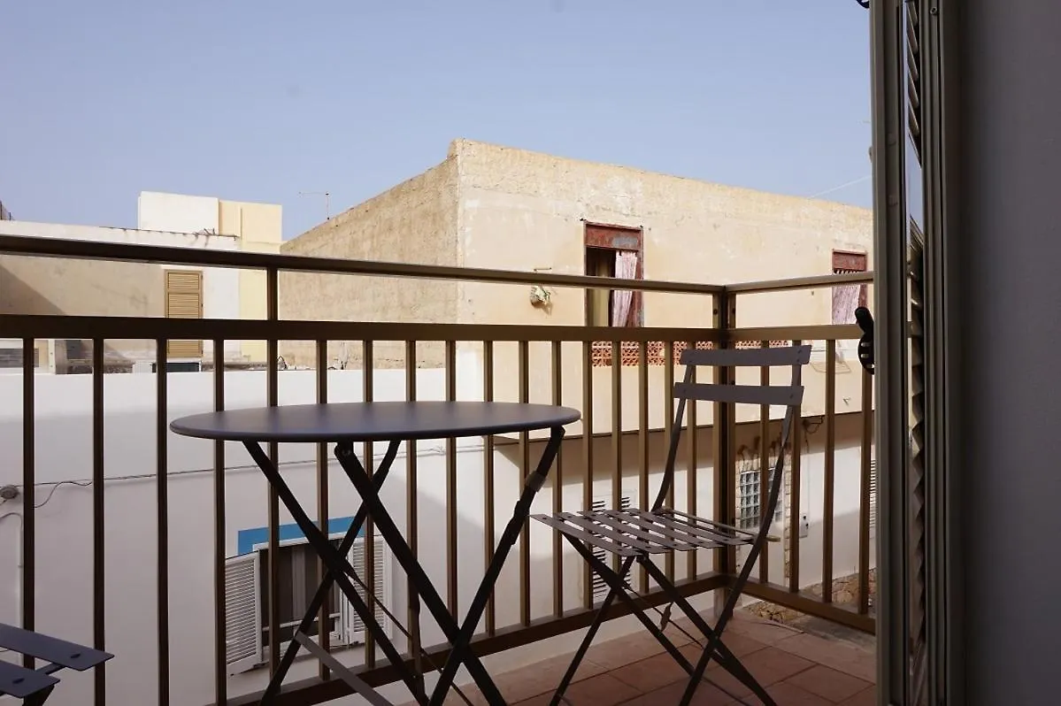 Nocleg ze śniadaniem La Scala Del Moro Rooms - Dolce Risveglio Lampedusa
